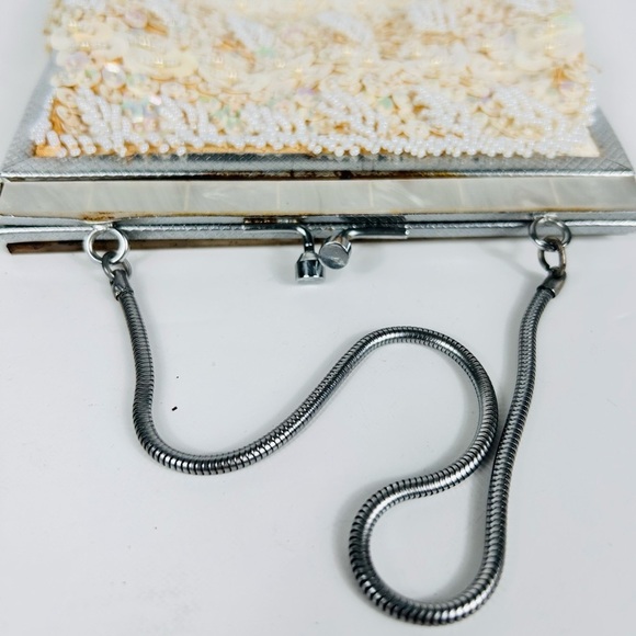 Vintage sequin beaded cream small purse, silver chain handle, iridescent Elegant - Picture 6 of 8
